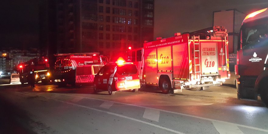 SULTANGAZİ'DE İŞÇİLERİN KALDIĞI KONTEYNERDE YANGIN: 1 İŞÇİ YANARAK ÖLDÜ