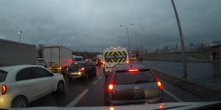 İstanbulluların Trafik Çilesi Araç Kamerasıyla Kaydedildi