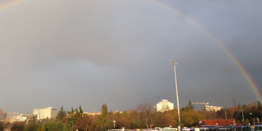 İSTANBUL'DA GÖKKUŞAĞI SÜRPRİZİ