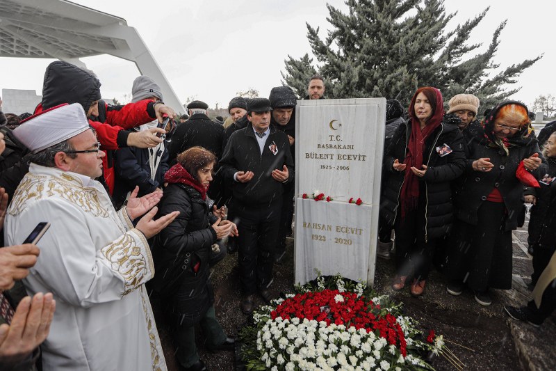 Rahşan Ecevit, son yolculuğuna uğurlandı