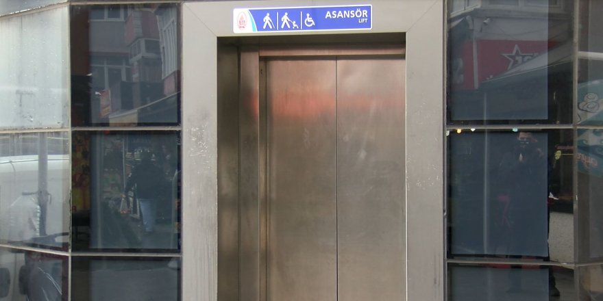 CENNET MAHALLESİ METROBÜS DURAĞINDAKİ ASANSÖR YİNE BOZULDU 