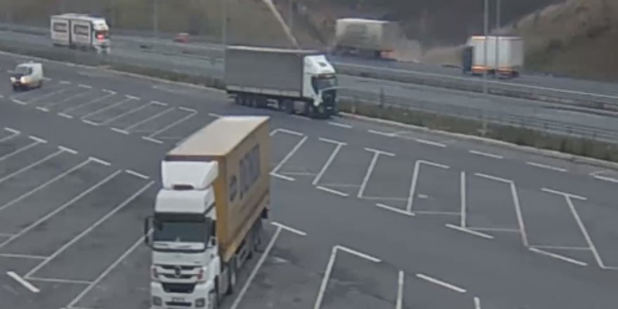 KUZEY MARMARA OTOYOLU'NDA ŞARAMPOLE YUVARLANAN TIR KAMERADA