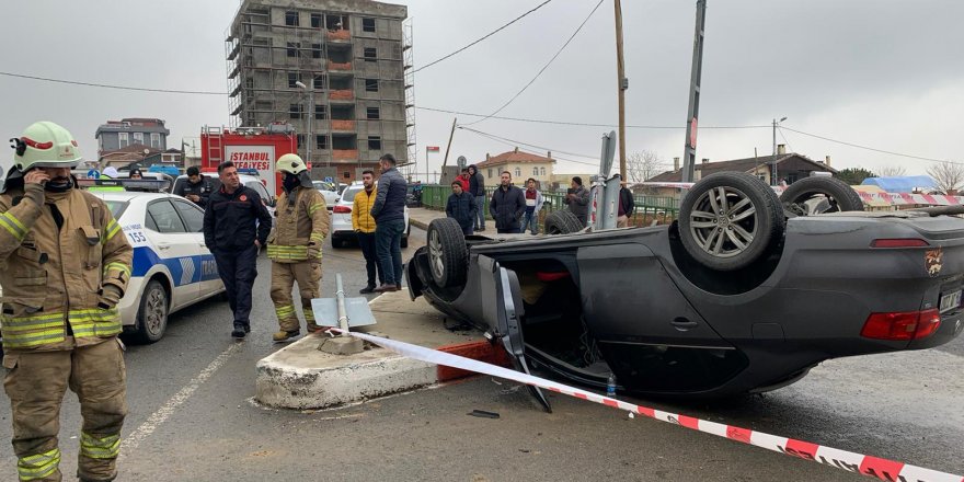 SULTANBEYLİ'DE OTOMOBİL TAKLA ATTI