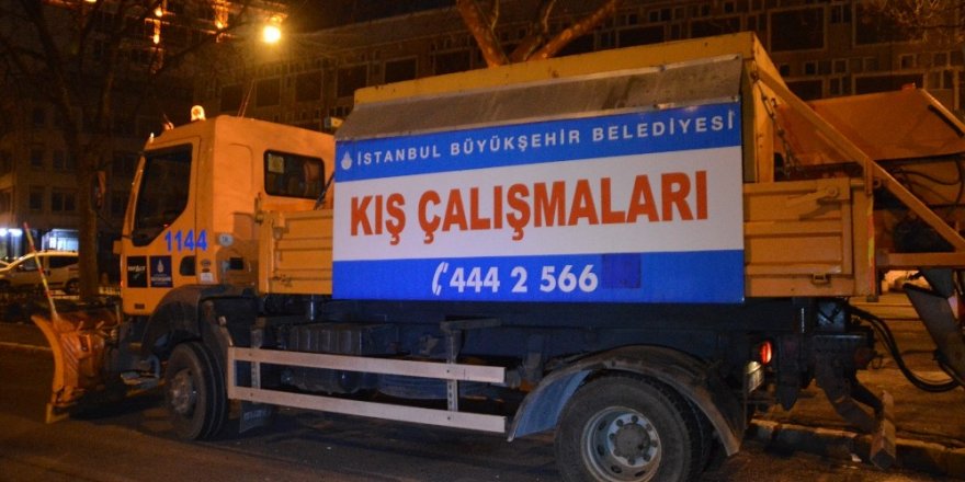 Kar Yağışı Beklenen İstanbul’da Ekipler Yollarda Hazır Bekliyor