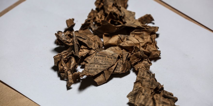 DOLMABAHÇE SARAYI'NDA YAPILAN RESTORASYONDA YÜZ YILLIK GAZETE KUPÜRLERİ BULUNDU