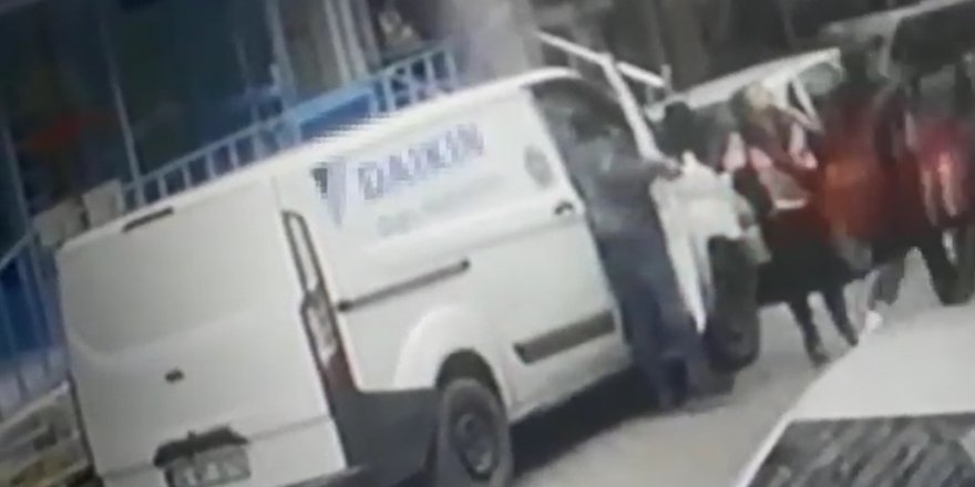 BAHÇELİEVLER'DE ARAÇLARDAN TELEFON ÇALAN ŞÜPHELİ KAMERADA