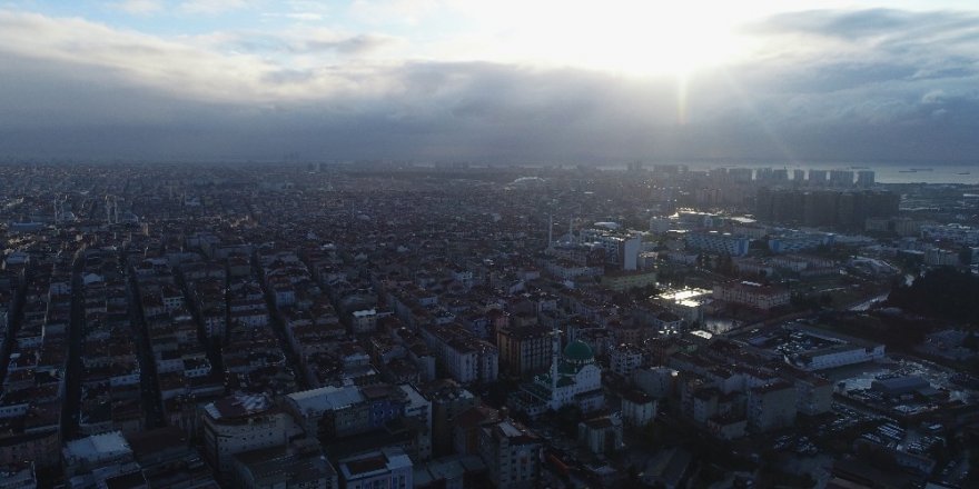 Kar Beklenen İstanbul’da Zaman Zaman Güneş Ve Gökyüzü Gözüktü