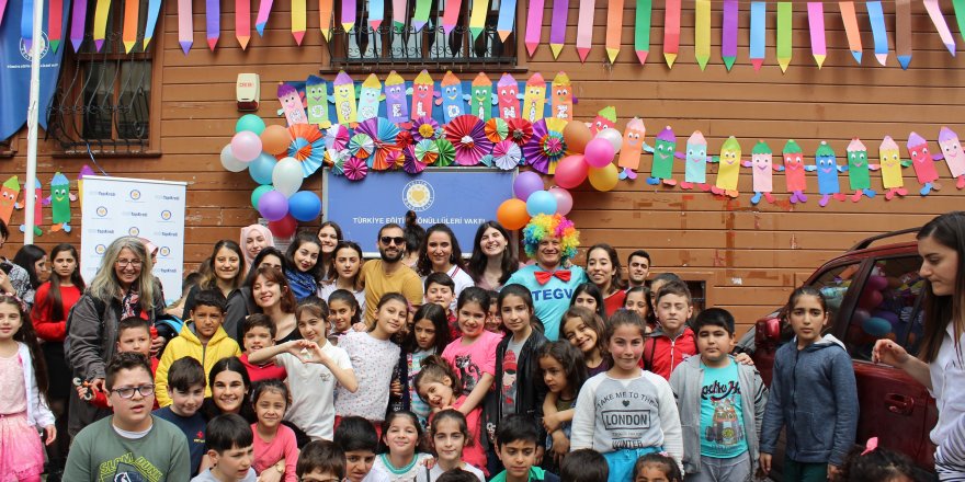 YAPI KREDİ'DEN EĞİTİM PROJESİ : RENKLİ KALEMLER