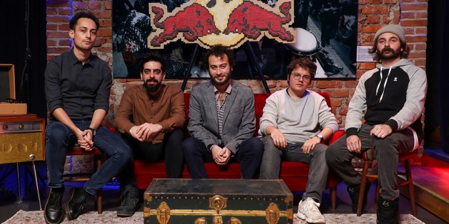 YÜZYÜZEYKEN KONUŞURUZ'UN YENİ TEKLİSİ 'KAZILI KUYUM' YAYINDA