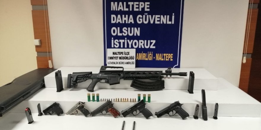 Maltepe’de Polisin Durdurduğu Şahsın Evinden Ve İşyerinden Cephanelik Çıktı
