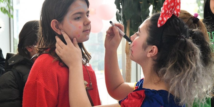 Çocuk Şenliği Sinema Filmi İle Renklendi