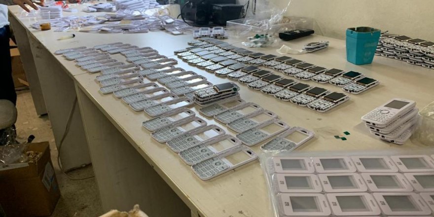 İSTANBUL'DA CEP TELEFONU VE TÜTÜN OPERASYONU