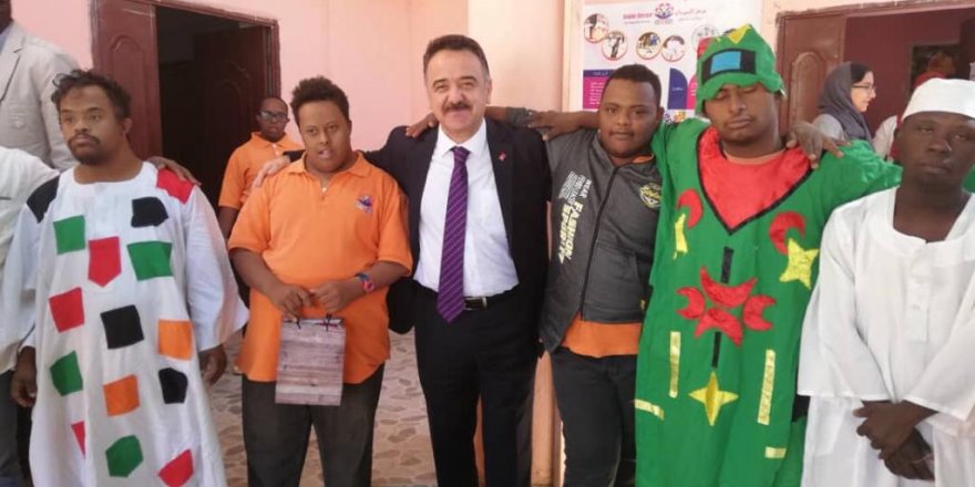 BÜYÜKELÇİ NEZİROĞLU, SUDANLI DOWN SENDROMLU ÇOCUKLARLA DANS ETTİ- YENİDEN