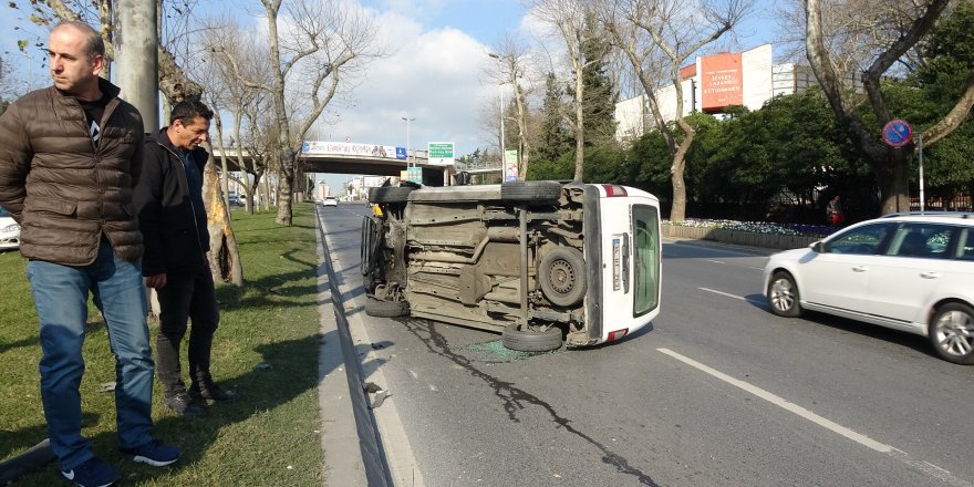 BEŞİKTAŞ'TA KIRMIZI IŞIKTA GEÇEN SÜRÜCÜ KAZA YAPTI