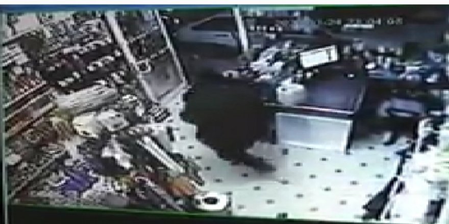 DEPREM ANI GÜVENLİK KAMERASINDA