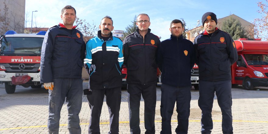 ENKAZDAN 24'ÜNCÜ SAATTE ANNESİYLE KURTARILAN NÜSRA, 'ACIYOR' DİYE SESLENMİŞ