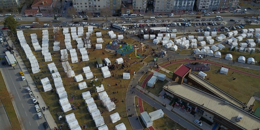 ELAZIĞ'A DEPREMZEDELER İÇİN 10 BİNDEN FAZLA ÇADIR GÖNDERİLDİ