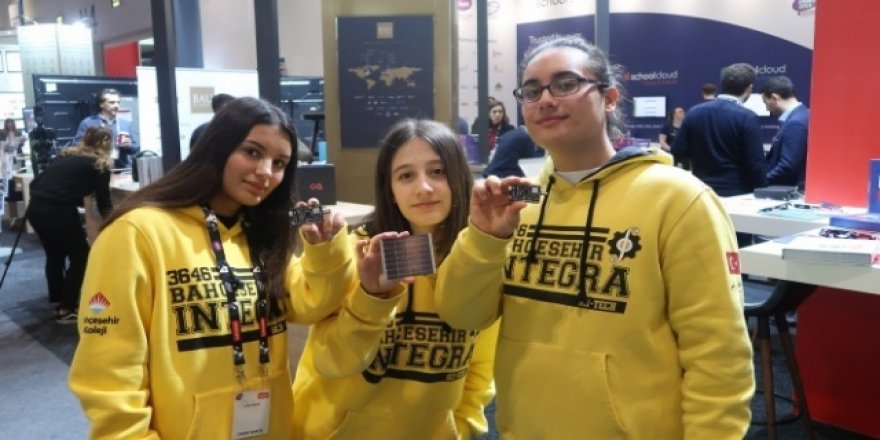 EĞİTİM TEKNOLOJİLERİ FUARINDA TÜRK ÖĞRENCİLER GURURLANDIRDI