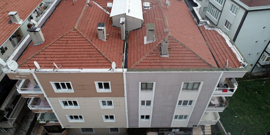 4 AY GEÇTİ AMA BİR ÇOK  HASARLI BİNA HALA YIKILMADI