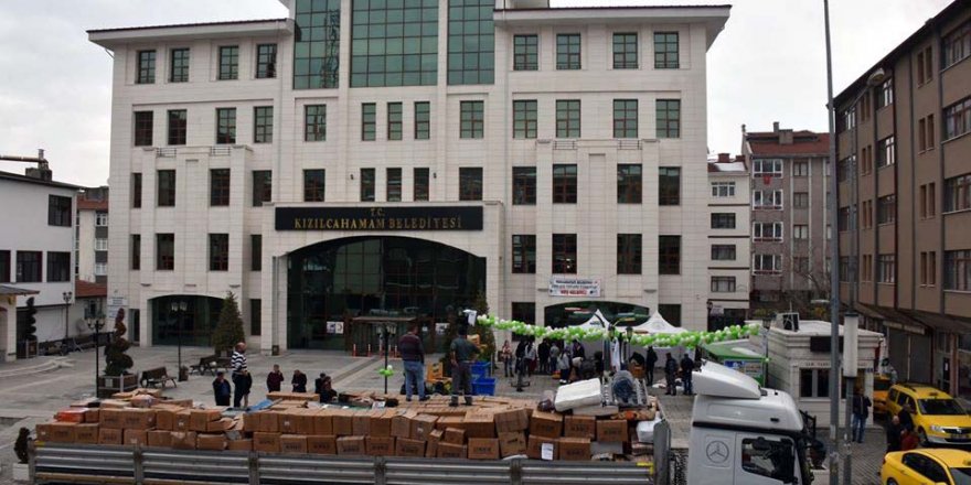 KIZILCAHAMAM'DAN DEPREM BÖLGESİNE YARDIM MALZEMESİ GÖNDERİLDİ