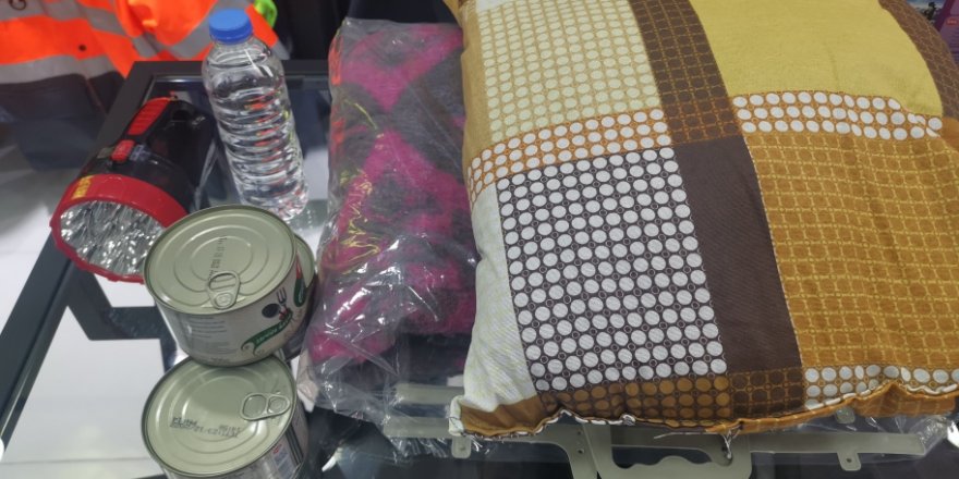 DEPREM ÇANTALARINA TALEP ARTTI; FİYATLAR 90 İLA 400 LİRA ARASINDA   