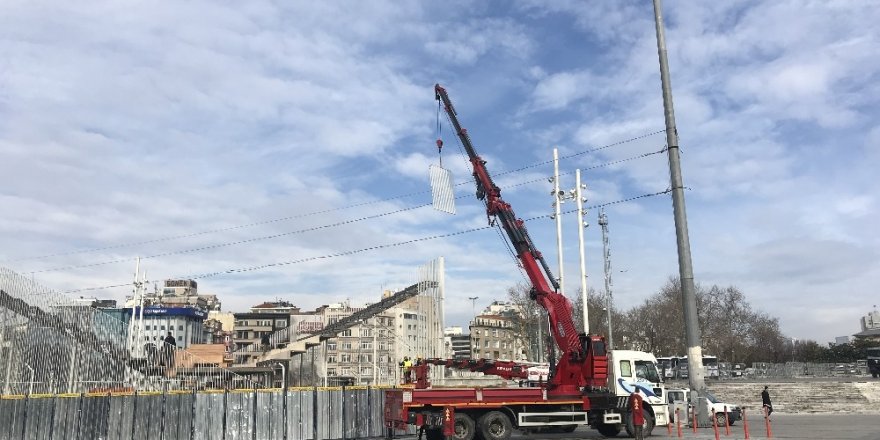 Taksim’deki “Kavuşma Durağı” Platformu Kaldırılıyor