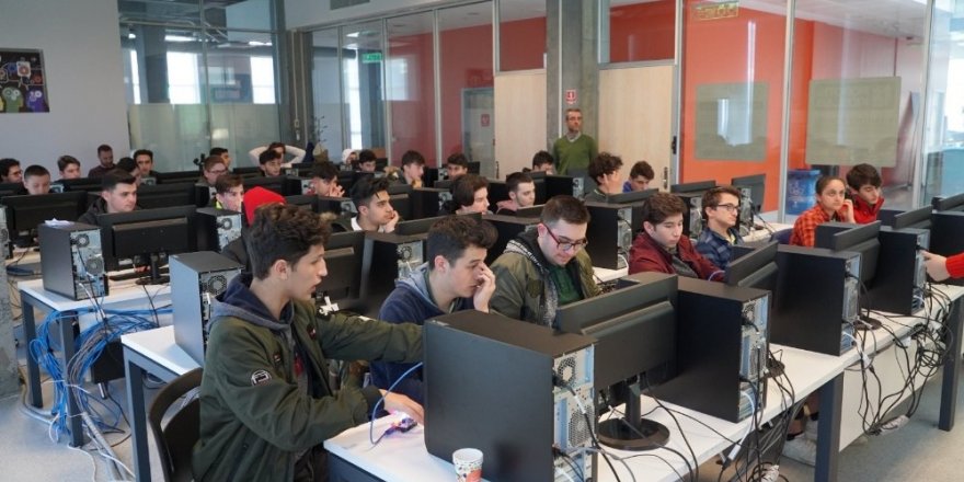 Başakşehir’de Gençler Dijital Geleceğe Hazırlanıyor