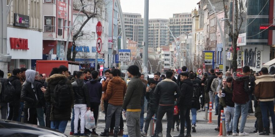 İstanbul’da Mülteciler Sınır Kapılarına Gidiyor