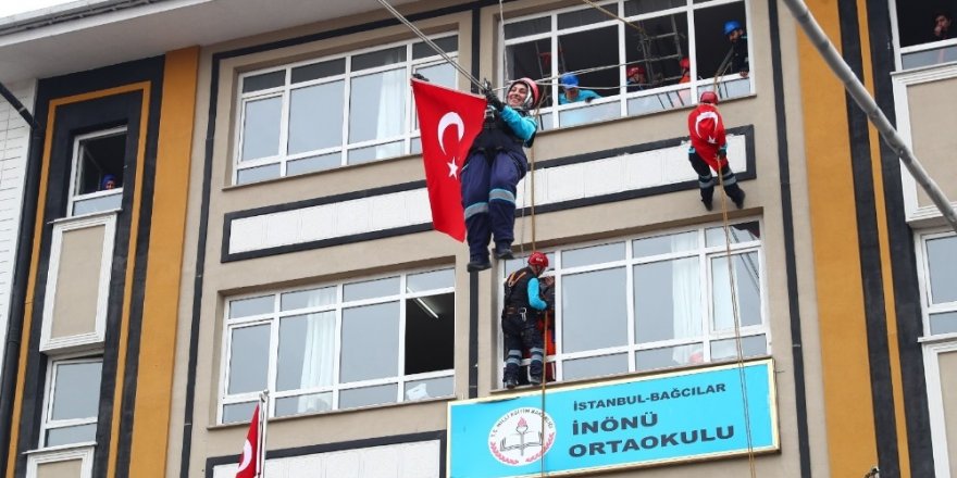 Miniklerin De Katıldığı Deprem Tatbikatı Gerçeği Aratmadı