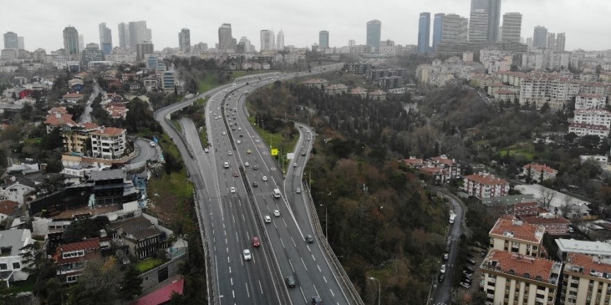 İstanbul’da Trafiğin En Yoğun Olduğu Cuma Güne Yollar Boş Kaldı