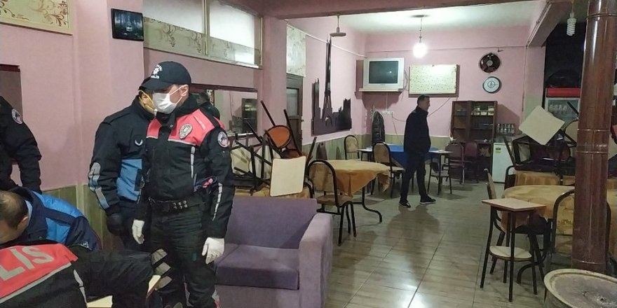 Yasağa Rağmen Açık Olan Kıraathaneye Baskın