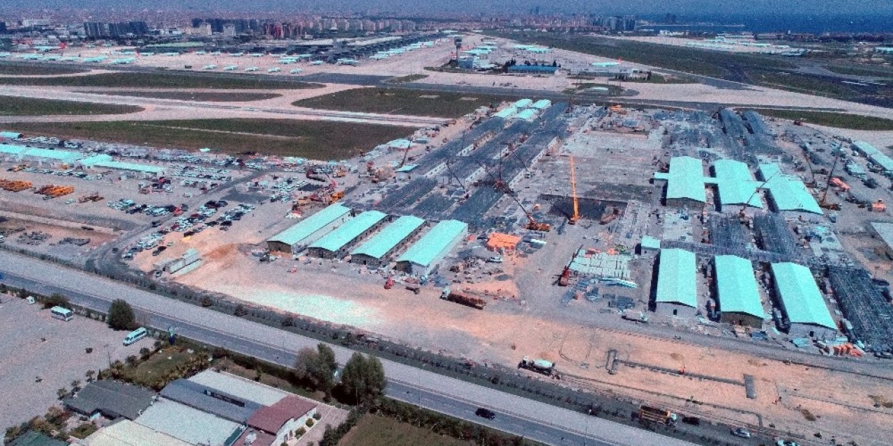 Atatürk Havalimanı’ndaki Hastanenin Çatı Ve Duvarları Ortaya Çıktı