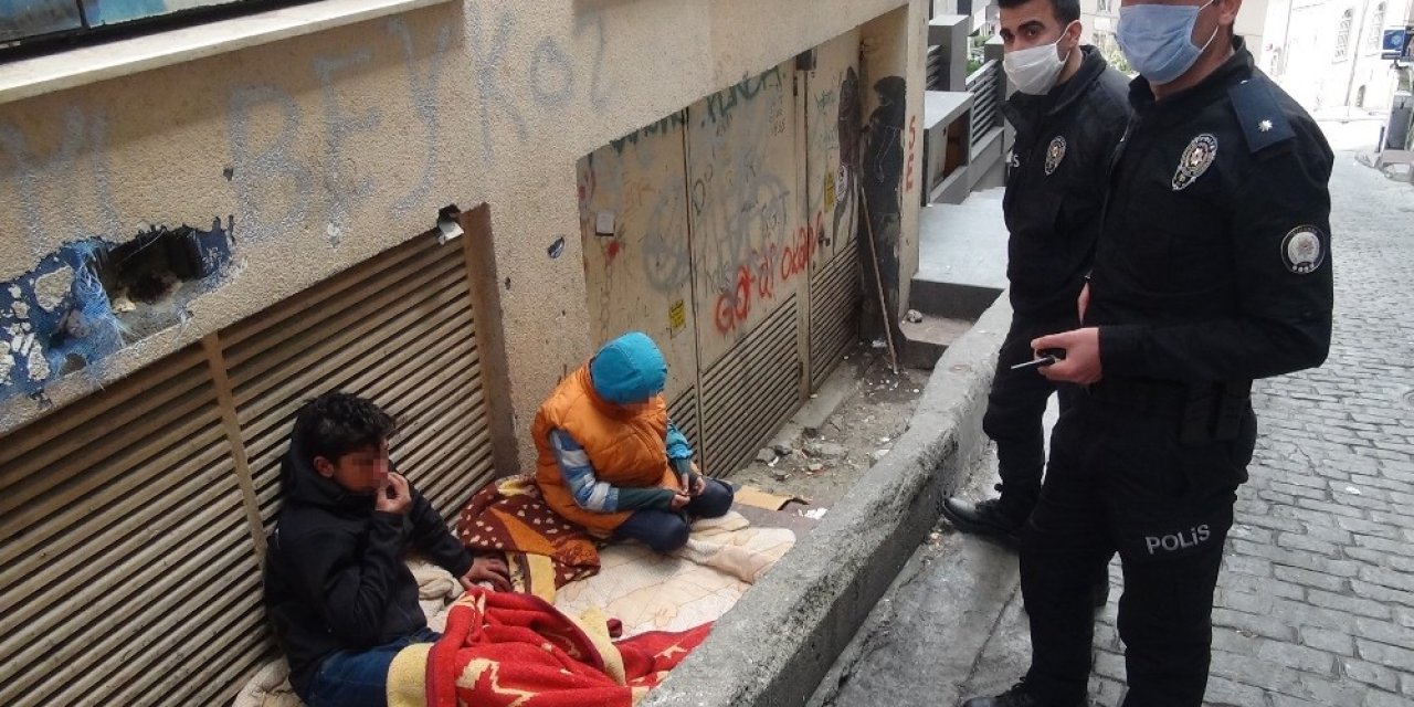 ‘Babam Dilendiriyor’ Diyen Çocuklara Polis Yardım Etti