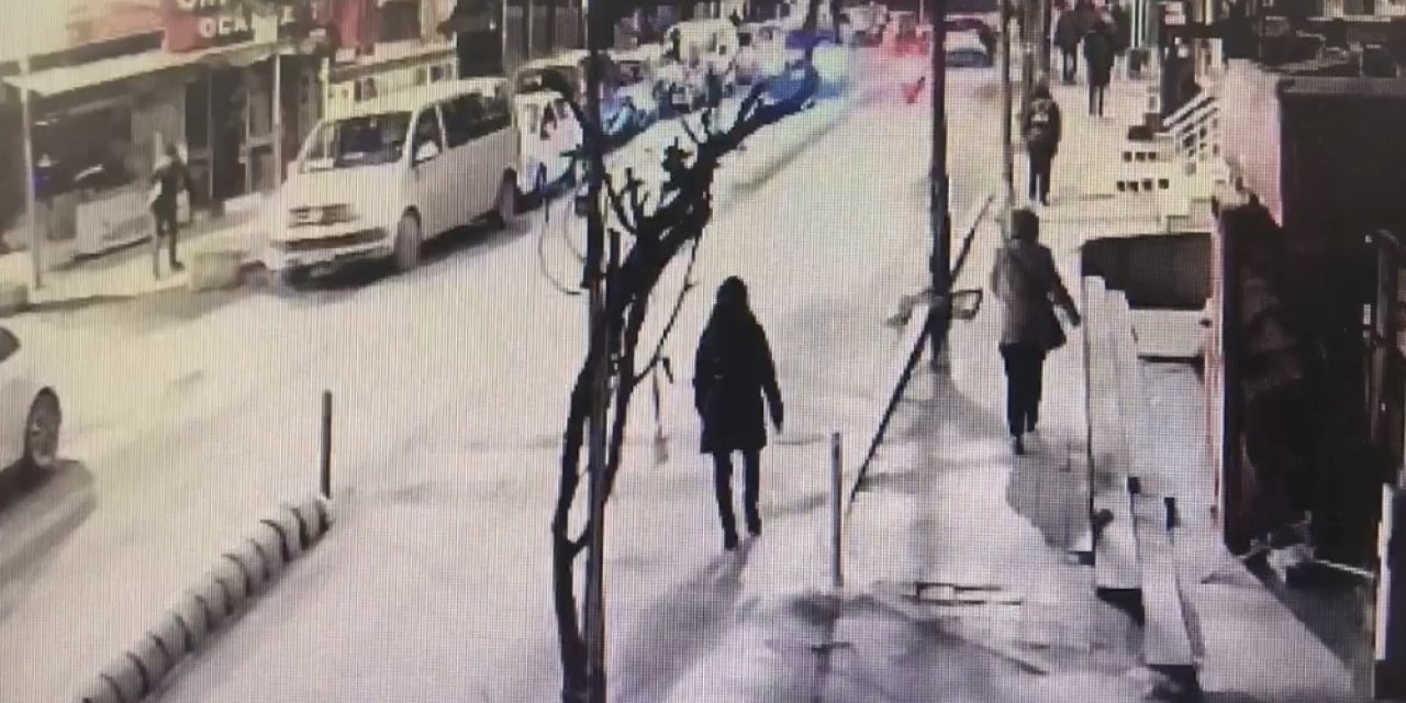 Dikkatsiz Yola Çıkan Yaya Araca Çarptı