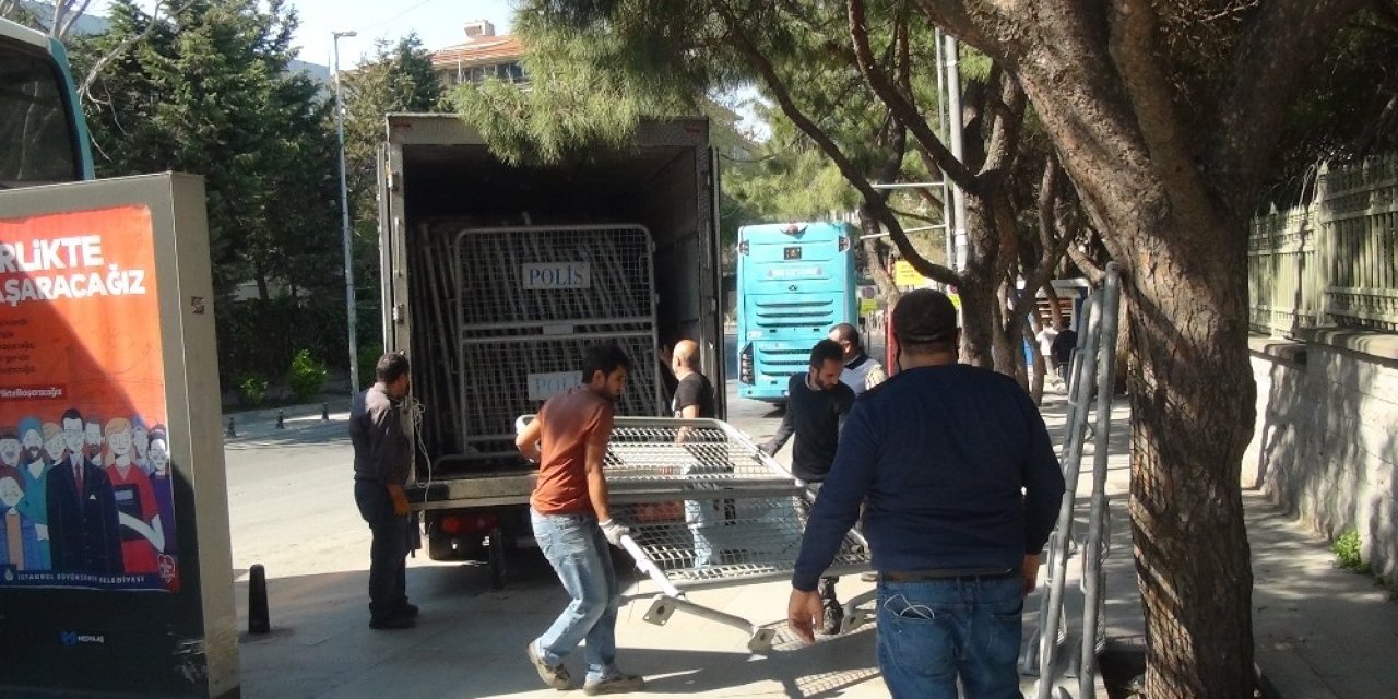 1 Mayıs Öncesi Taksim’e Bariyerler Getirildi