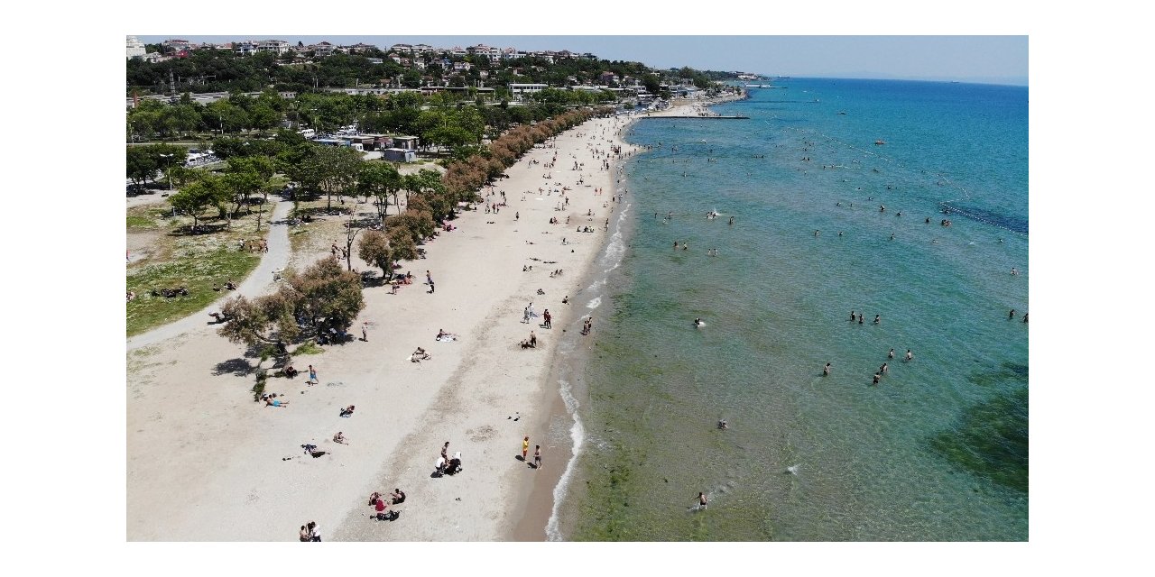 Halk Plajındaki Sosyal Mesafesiz Yoğunluk Havadan Görüntülendi