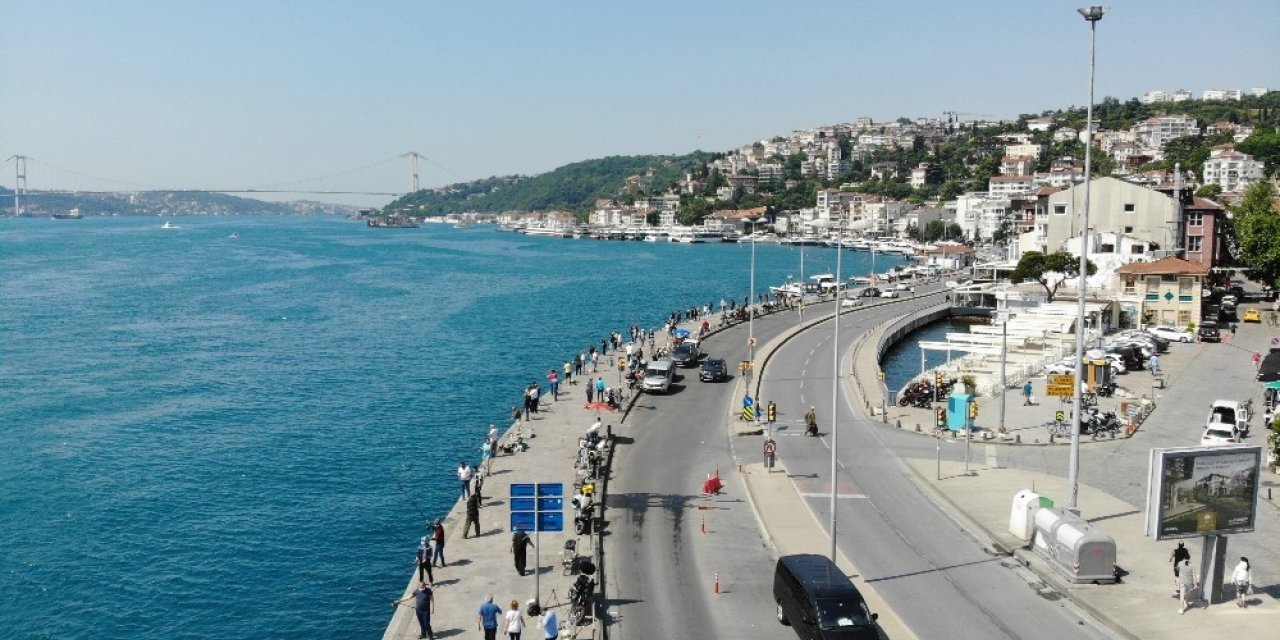 Kısıtlamanın Olmadığı İlk Haftasonu Vatandaşlar Bebek Sahile Akın Etti, Trafik Kilitlendi