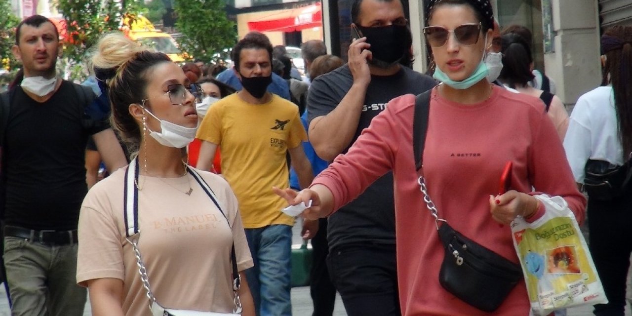 Taksim Meydanı’nda Kalabalık Her Geçen Gün Artıyor