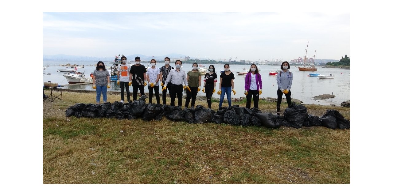 Tuzla Belediye Başkanı Şadi Yazıcı, Çevre Gönüllüleri İle Birlikte Sahilden 2 Kamyon Atık Topladı