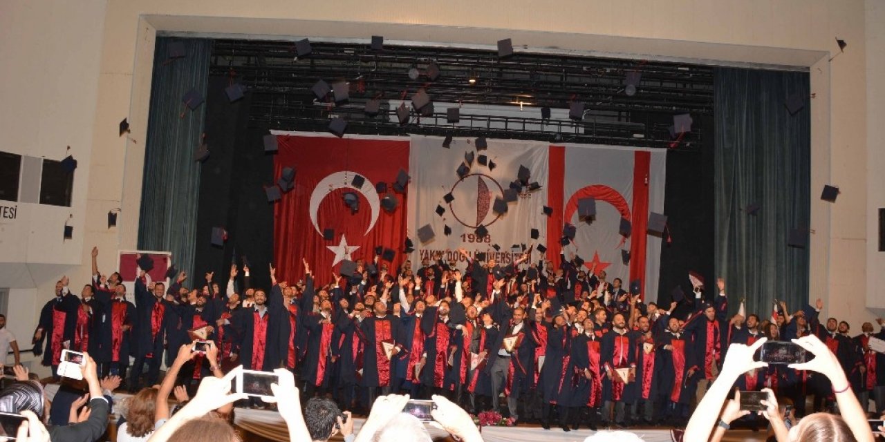 Yakın Doğu Üniversitesi Bir İlke İmza Atarak Online Mezuniyet Törenleri Düzenliyor