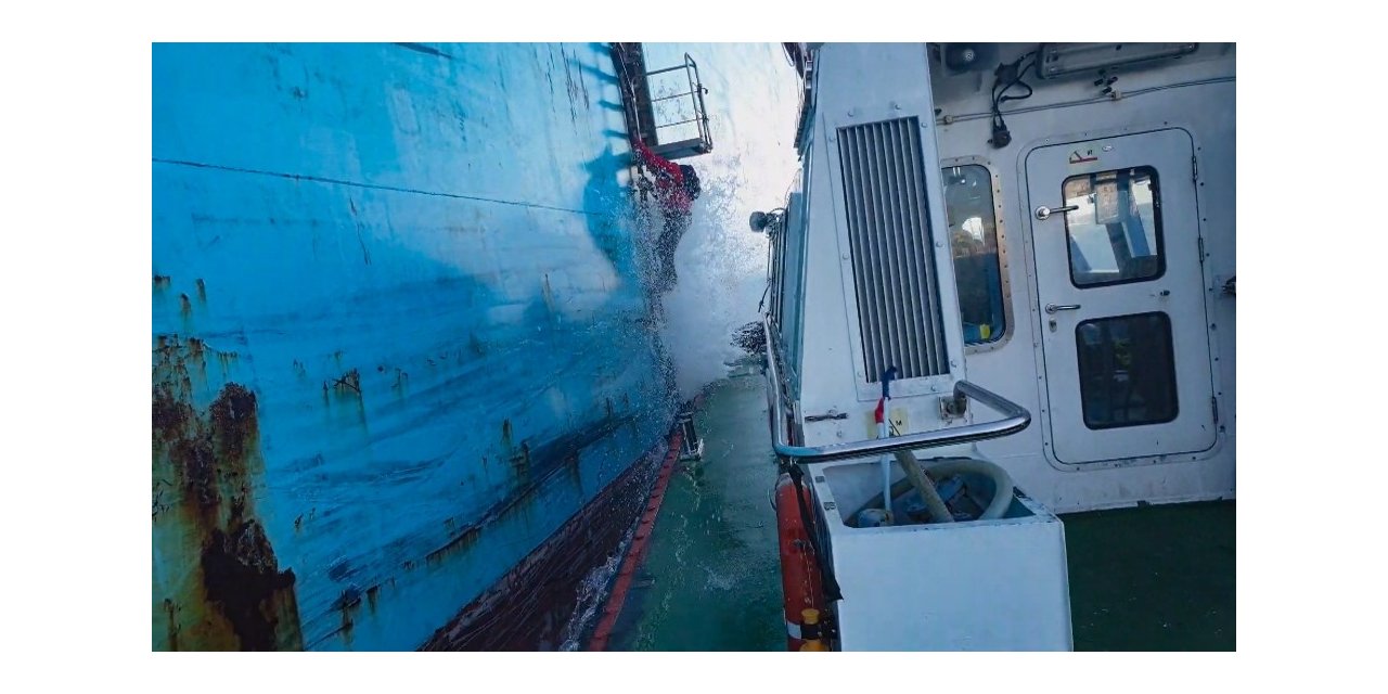 Kılavuz Kaptanlarının Dev Dalgalarla Mücadelesi