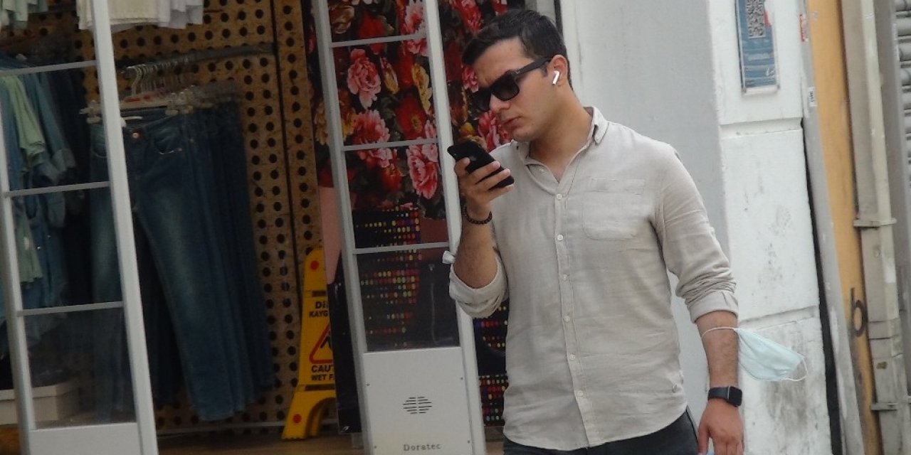 Taksim’de Vatandaşlar Yine Maske Ve Sosyal Mesafe Kuralına Uymadı