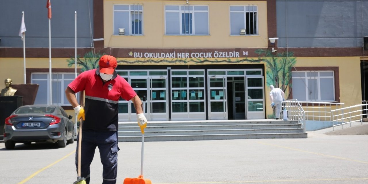Ümraniye’de Dezenfekte Edilen Okullar Sınavlara Hazır