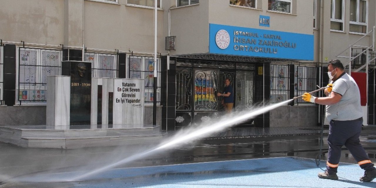 Kartal’da Okullar, Lgs Sınavı Öncesi Köşe Bucak Dezenfekte Edildi