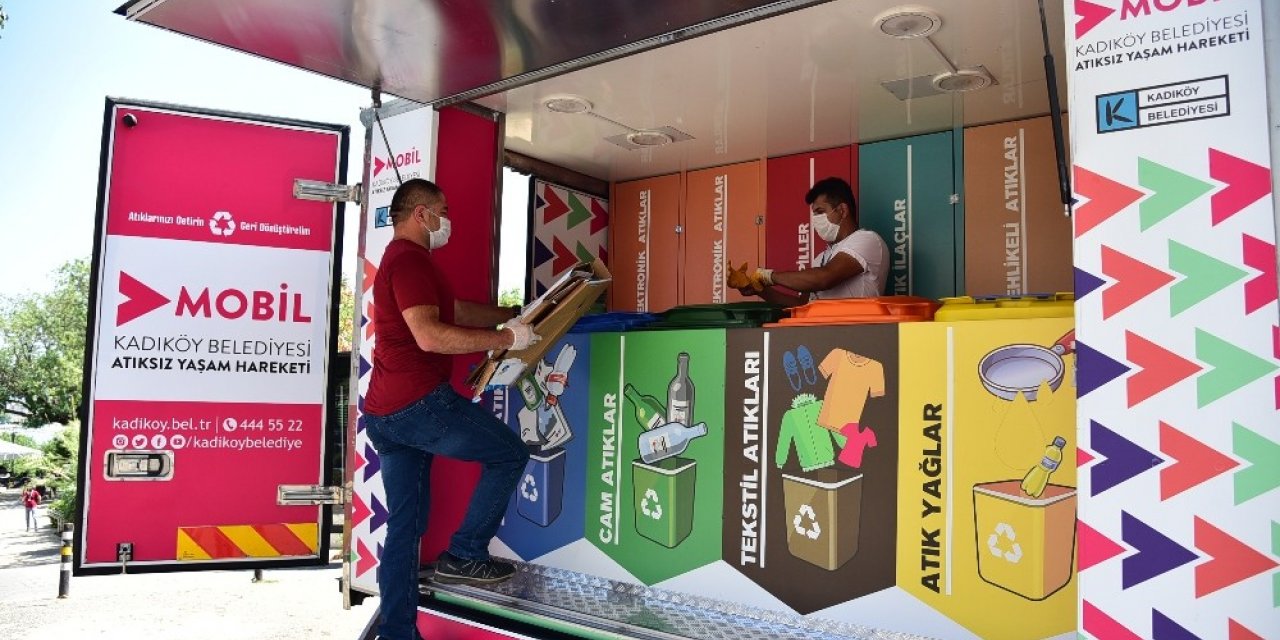 Mobil Atık Aracı Kadıköy Yollarında