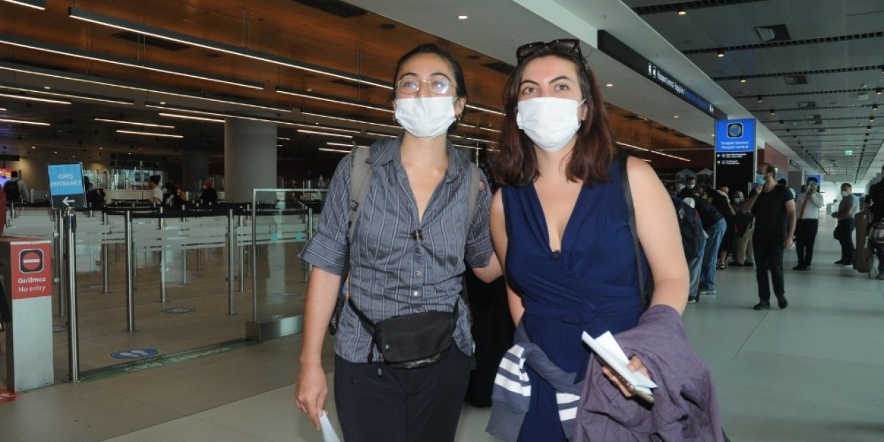 New York’taki Türkler, Thy’nin İntikal Uçuşuyla Yurda Getirildi