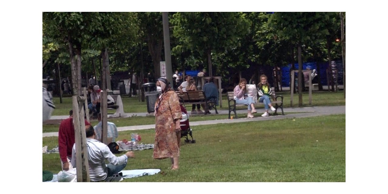 Maskeyi Takan Vatandaşlar Sahillere Akın Etti