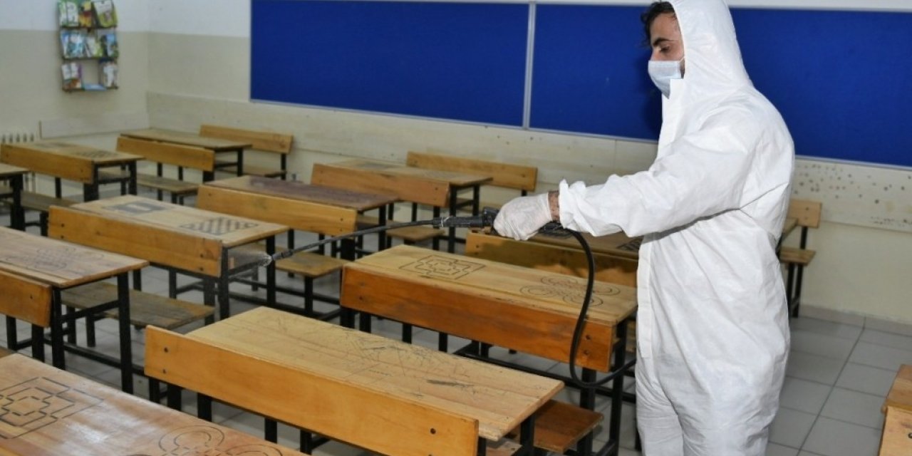 Esenyurt’ta Lgs Sınavı Öncesi Okullar Dezenfekte Edildi