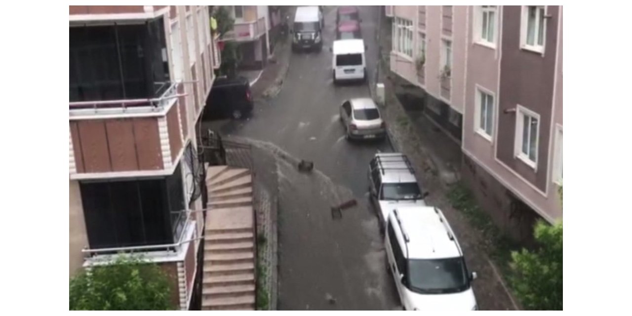 Pazar Kasaları Yağmurda Böyle Sürüklendi