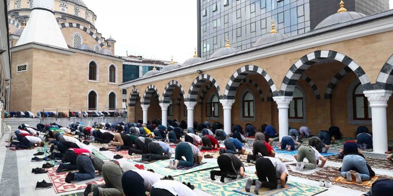 Cavat Yerlikaya Camii İbadete Açıldı